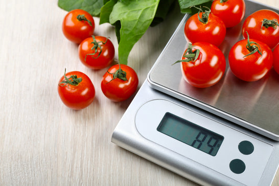 Calcul des macros : pése-aliments numérique avec des légumes