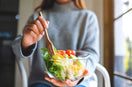 Repas léger et équilibré : salade de légumes frais pour la perte de poids