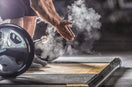 Sportif prêt à s'entraîner en salle de sport avant sa séance