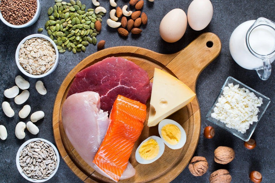 Sources de protéines végétales et animales : viande, poisson, œufs, légumineuses, o:léagineux
